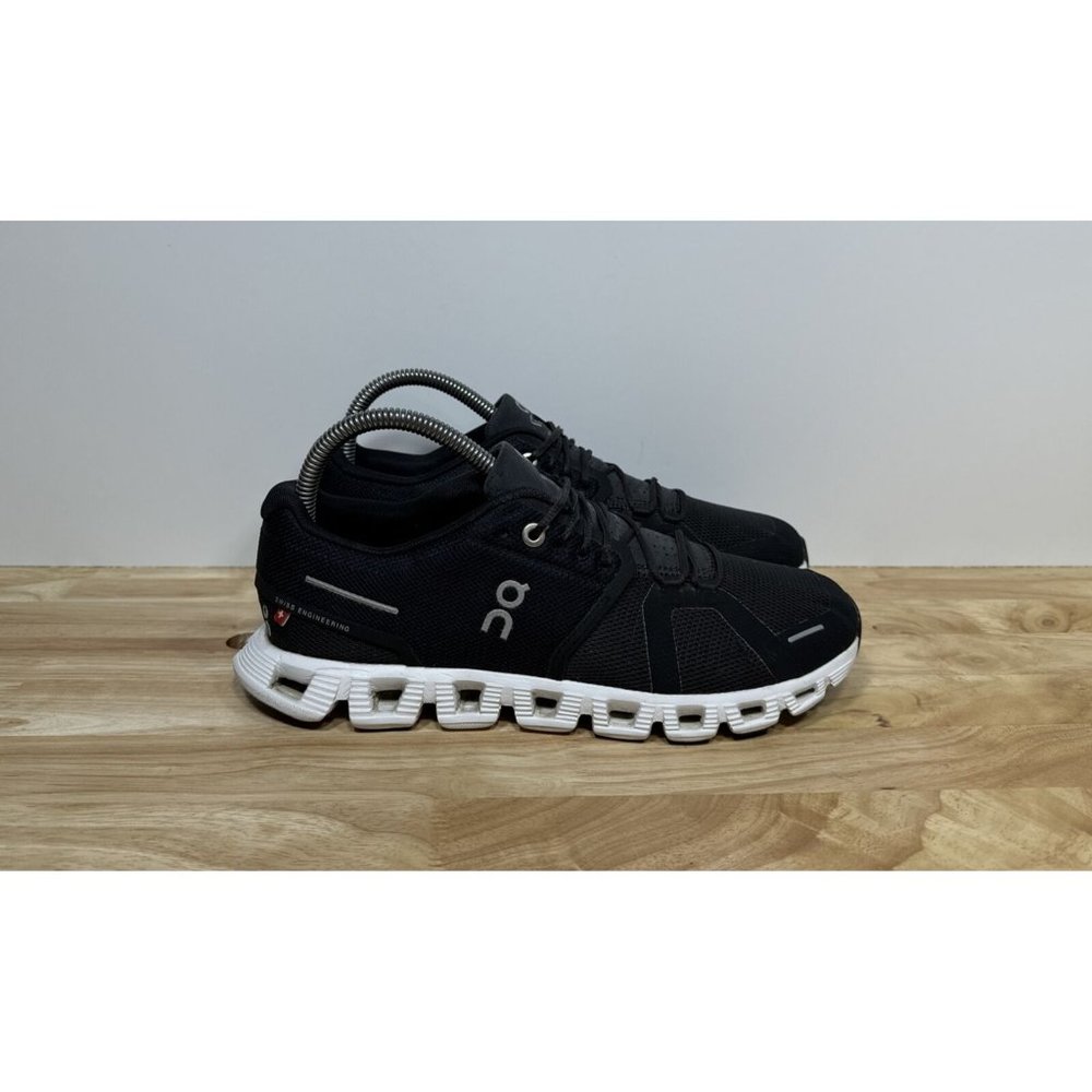 On Cloud 5 Running Shoes Black White Women’s Size 7.5 Sneakers